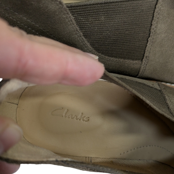 NEW Clarks Edenvale Page Suede Slip On Chelsea booties. Says 8 fits like 7.5 - Picture 11 of 12